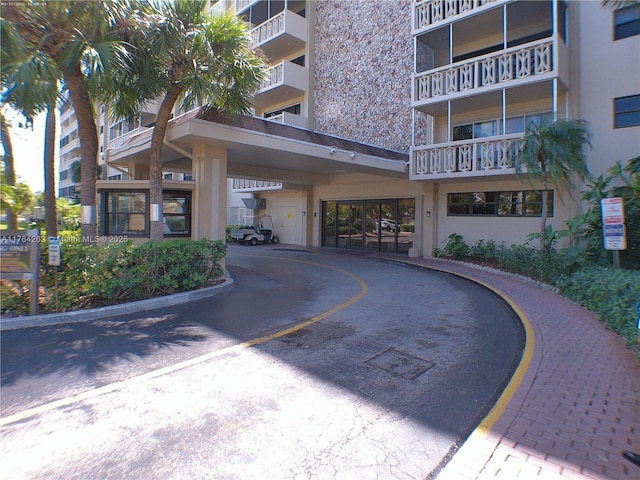 800 NE 195th St Unit 419, Miami, FL 33179 - view of building exterior