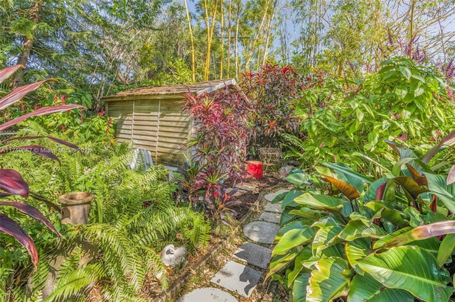 view of outdoor structure with an outbuilding