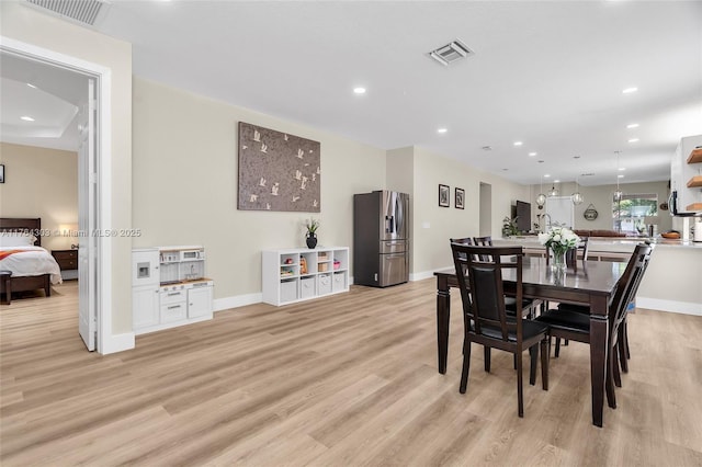 84 Belle Grove Ln, Royal Palm Beach, FL 33411 - dining room featuring light wood-style floors, baseboards, and recessed lighting