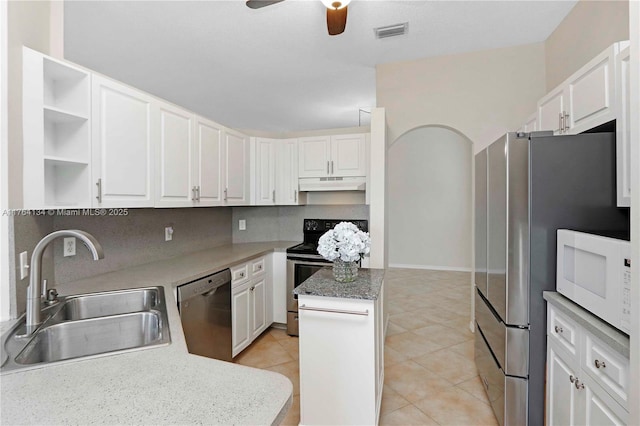 kitchen featuring visible vents, a sink, under cabinet range hood, stainless steel appliances, and open shelves