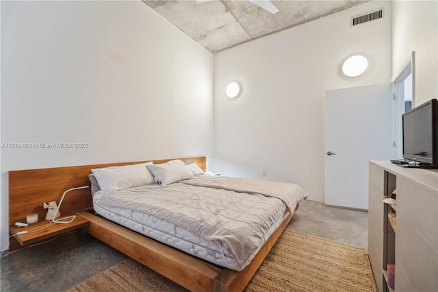 bedroom with visible vents, carpet floors, and ceiling fan