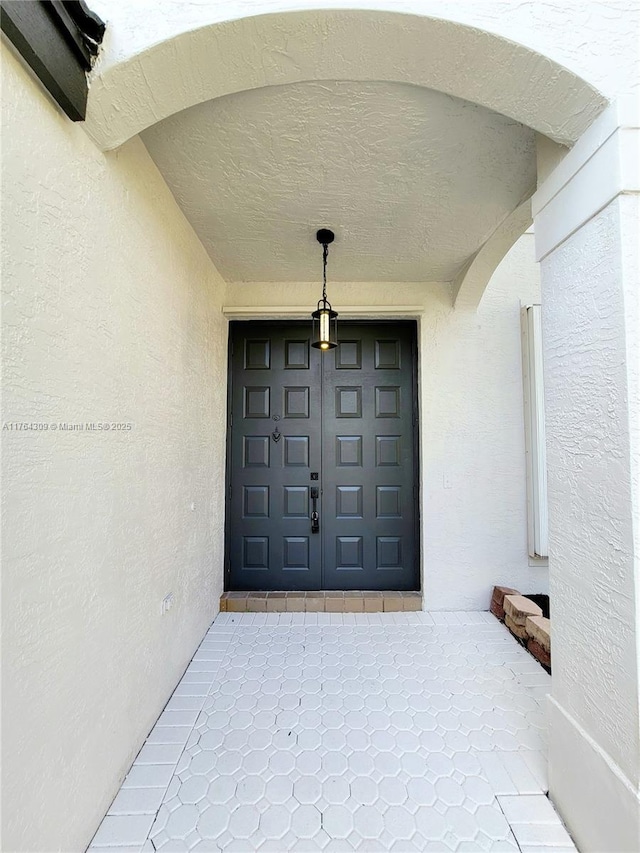 entrance to property with stucco siding