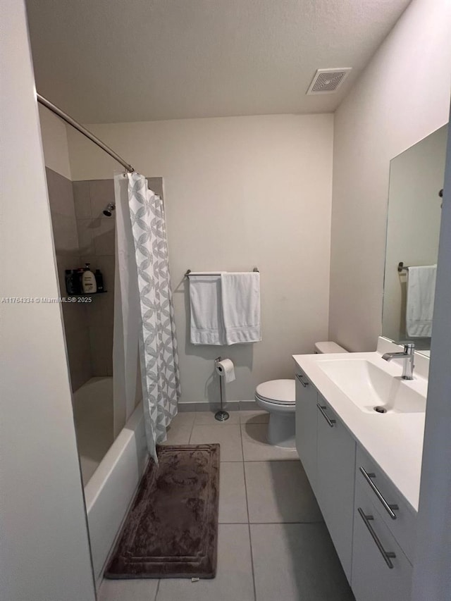 bathroom with vanity, visible vents, tile patterned floors, toilet, and shower / tub combo with curtain