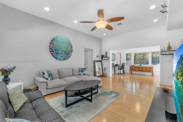 living room with light wood finished floors, visible vents, recessed lighting, and ceiling fan