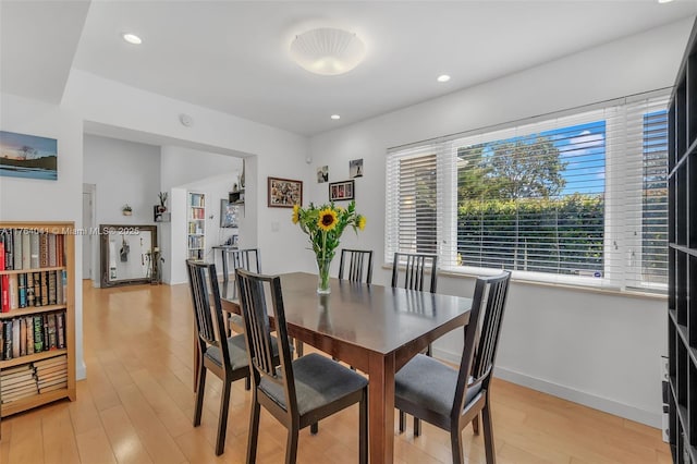 dining area featuring recessed lighting, baseboards, and light wood-style flooring