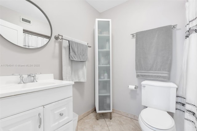 full bathroom with vanity, toilet, visible vents, and baseboards