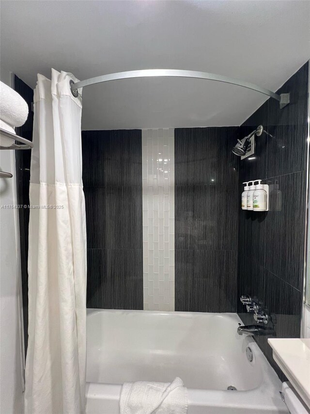 bathroom featuring shower / tub combo with curtain