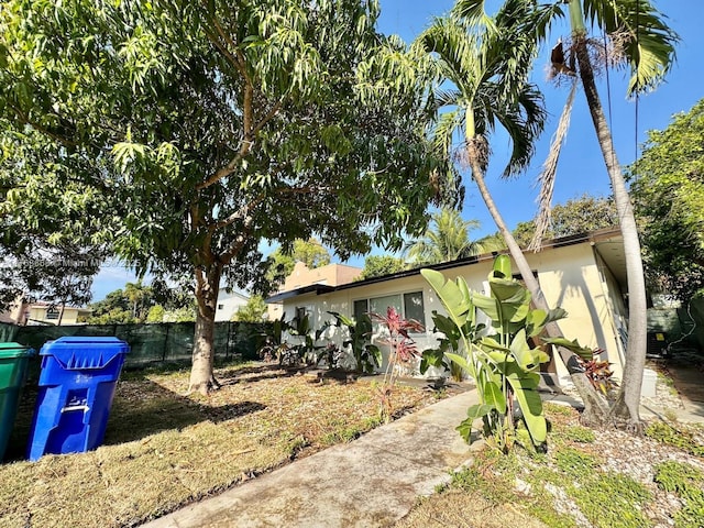 929 SW 12th Ave, Miami, FL 33130 - view of side of home with stucco siding and fence