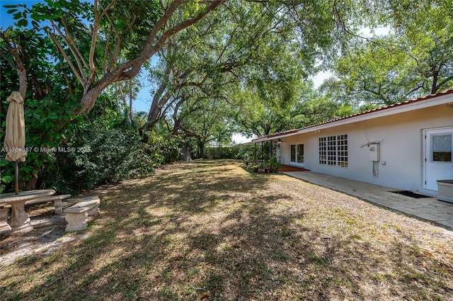 view of yard featuring a patio and fence