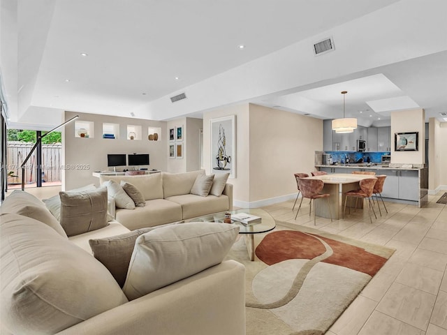 living area featuring visible vents, recessed lighting, and baseboards