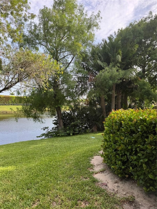 815 W Boynton Beach Blvd Unit 6-103, Boynton Beach, FL 33426 - view of green lawn featuring a water view