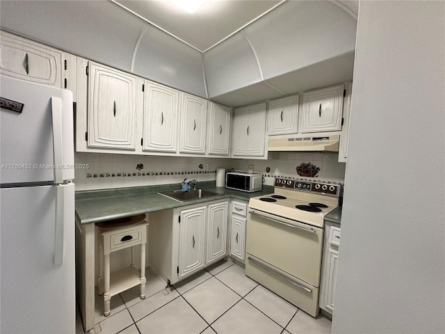 kitchen with white appliances, light tile patterned floors, a sink, decorative backsplash, and under cabinet range hood