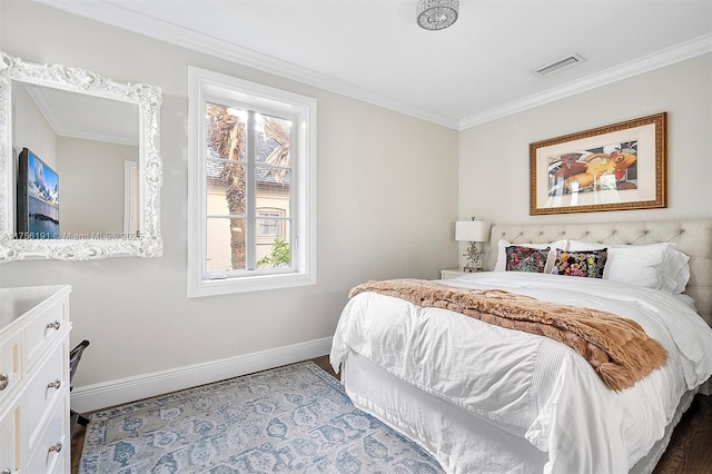 bedroom with visible vents, crown molding, and baseboards