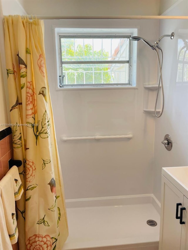 bathroom with a shower with curtain and vanity