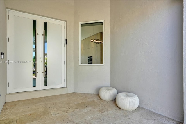 entrance to property with stucco siding