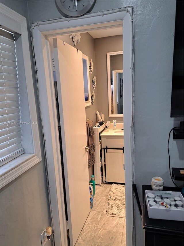911 W Country Club Cir, Plantation, FL 33317 - bathroom with vanity