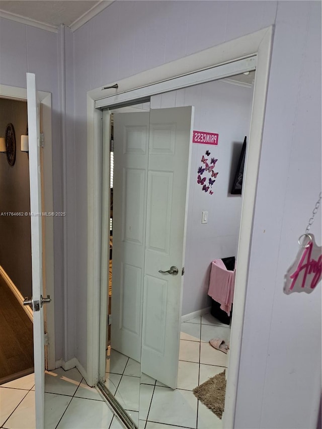 911 W Country Club Cir, Plantation, FL 33317 - corridor featuring light tile patterned flooring and ornamental molding
