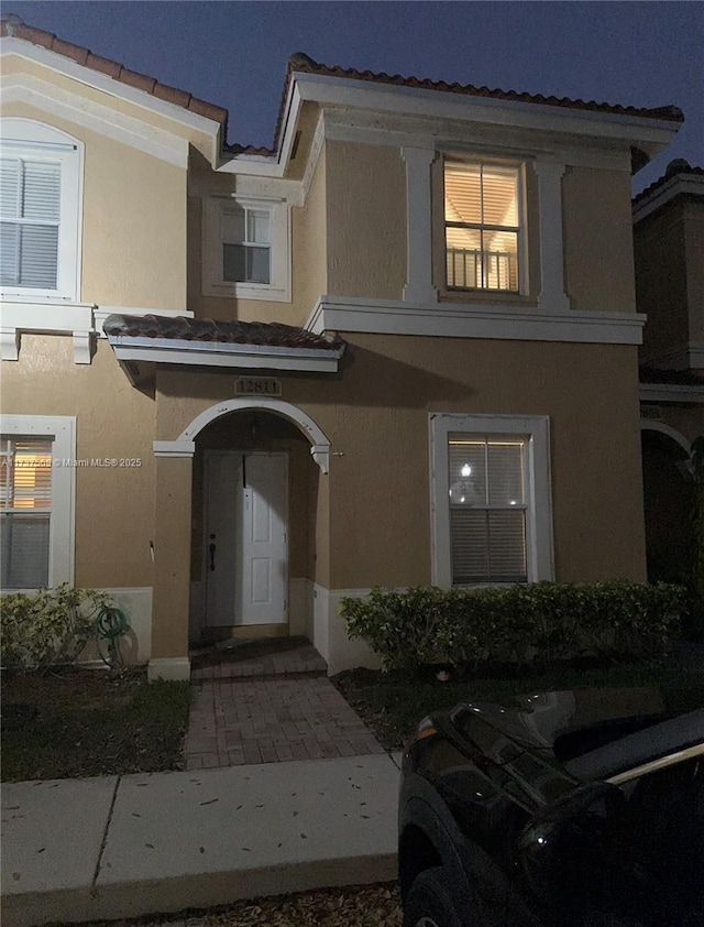 view of front of property featuring stucco siding