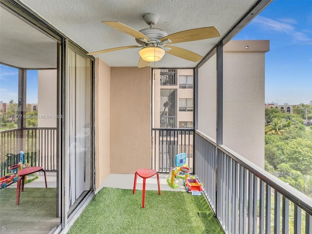900 NE 195th St Unit 504, Miami, FL 33179 - balcony featuring ceiling fan