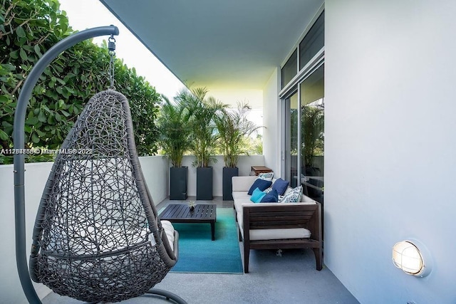 balcony featuring an outdoor hangout area