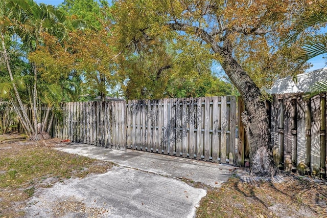 843 SW 20th St, Fort Lauderdale, FL 33315 - view of gate with fence private yard