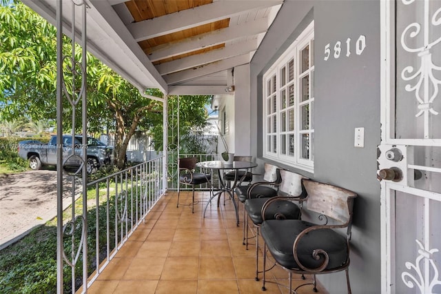 balcony featuring covered porch