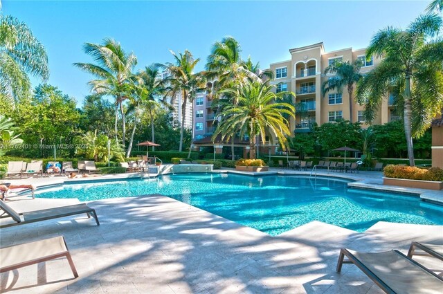 19555 E Country Club Dr Unit 8502, Aventura, FL 33180 - living area with wallpapered walls, expansive windows, light tile patterned floors, an accent wall, and a textured ceiling