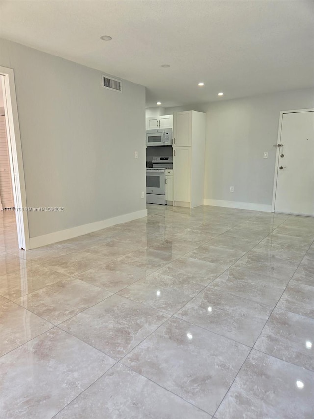 empty room with visible vents, recessed lighting, and baseboards