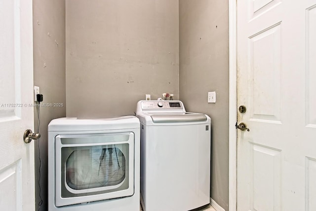 laundry room featuring laundry area and independent washer and dryer