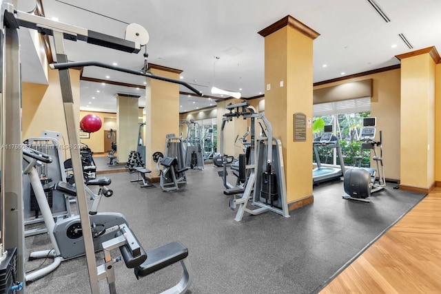 workout area featuring recessed lighting, crown molding, and baseboards