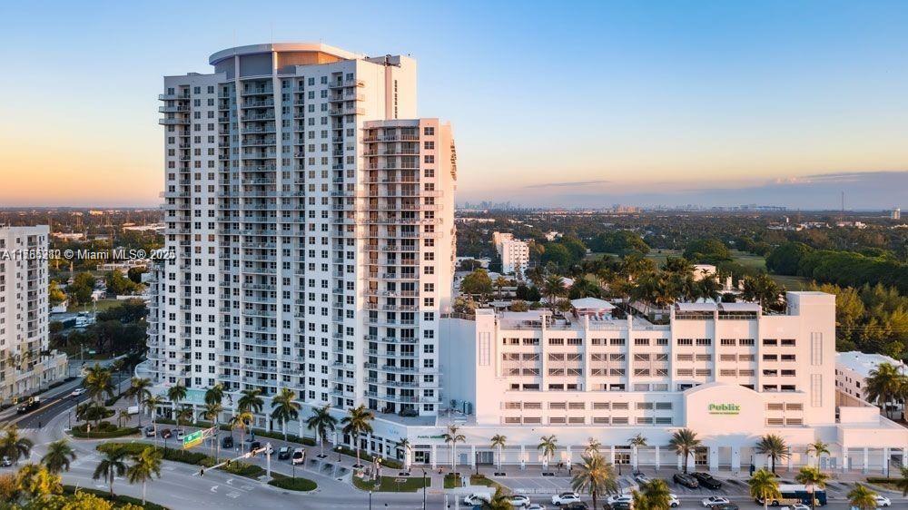 1776 Polk St Unit 1006, Hollywood, FL 33020 - view of property with a city view