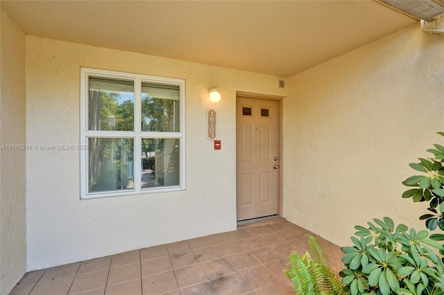 property entrance with stucco siding