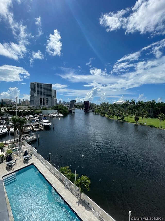 view of water feature featuring a city view
