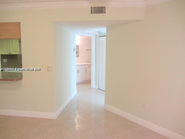 8353 Lake Dr Unit 404, Doral, FL 33166 - photo 4