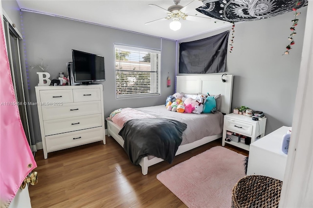 bedroom featuring wood finished floors and a ceiling fan