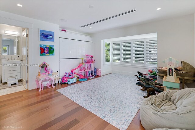 4550 Sunset Dr, Coral Gables, FL 33143 - playroom featuring wood finished floors, a sink, baseboards, and recessed lighting