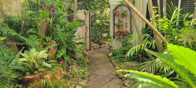 949 Harbor Vw N, Hollywood, FL 33019 - exterior space