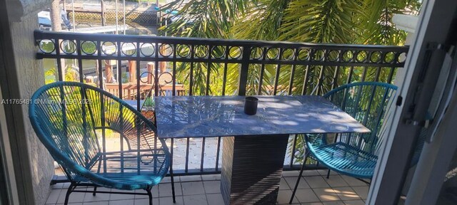 949 Harbor Vw N, Hollywood, FL 33019 - balcony featuring outdoor dining area