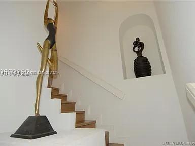 949 Harbor Vw N, Hollywood, FL 33019 - view of staircase