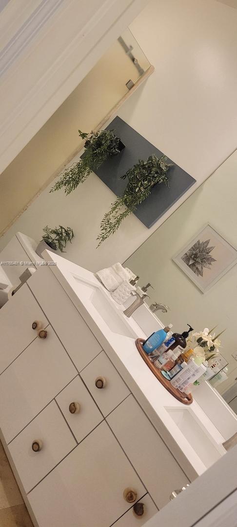 949 Harbor Vw N, Hollywood, FL 33019 - view of bathroom