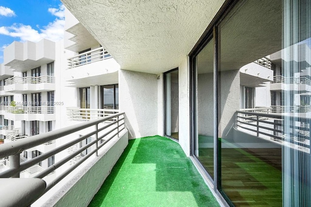 3300 NE 191st St Unit Lp03, Aventura, FL 33180 - view of balcony
