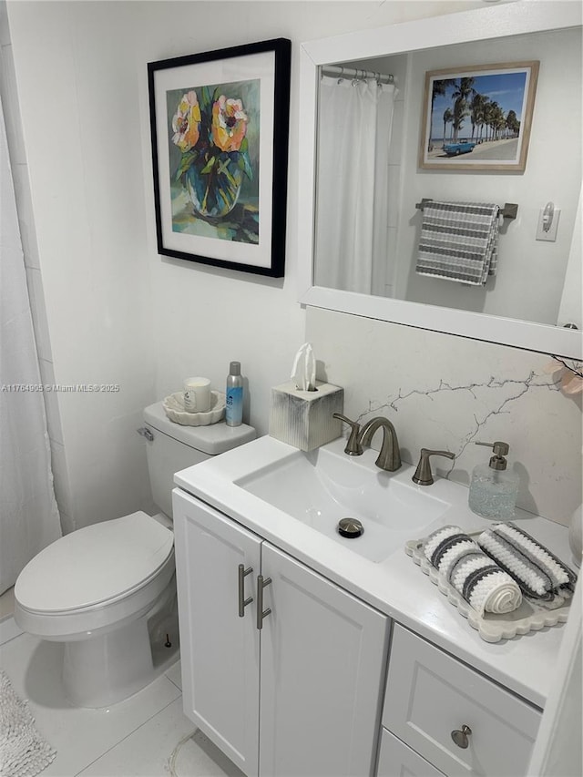 18041 Biscayne Blvd Unit Ph02, Aventura, FL 33160 - full bathroom featuring curtained shower, toilet, and vanity