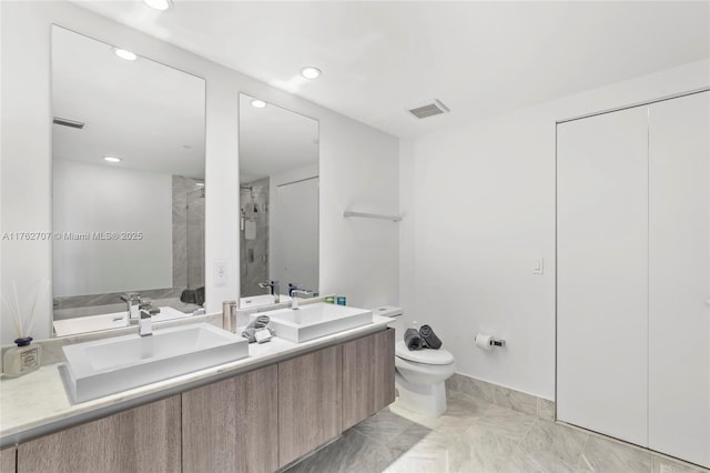 full bath featuring a shower stall, toilet, visible vents, and a sink