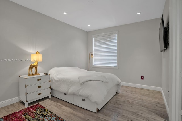 bedroom featuring baseboards, light wood-style flooring, and recessed lighting