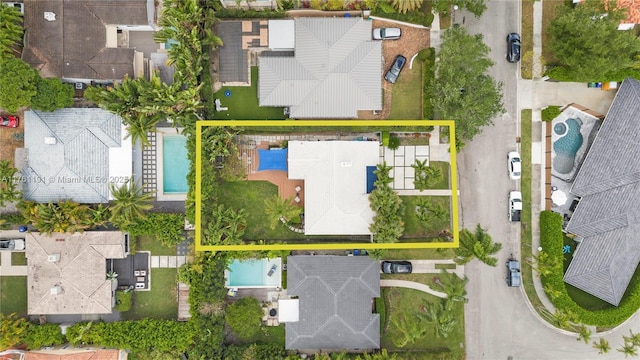 birds eye view of property featuring a residential view