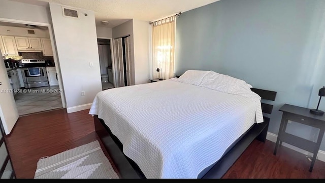19555 E Country Club Dr Unit 8507, Aventura, FL 33180 - bedroom featuring a closet, visible vents, baseboards, and wood finished floors