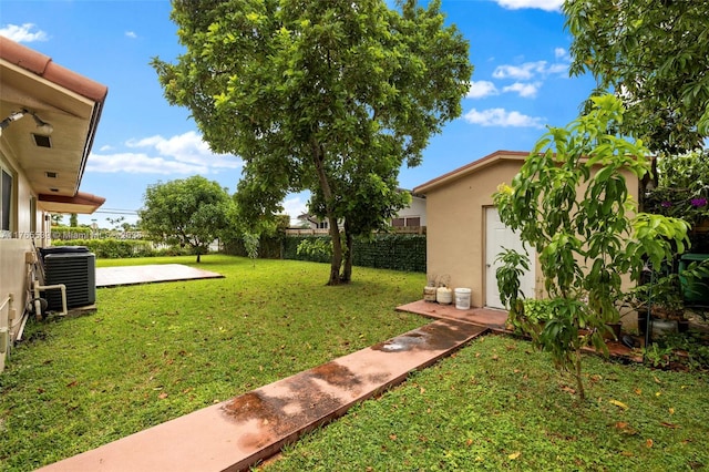 view of yard featuring an outbuilding and fence