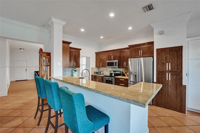 living area featuring baseboards, a ceiling fan, light tile patterned flooring, and crown molding