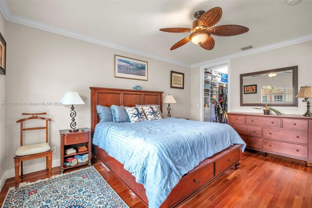 616 NE Venezia Ln Unit 616, Boca Raton, FL 33487 - bedroom featuring wood finished floors, visible vents, ornamental molding, a spacious closet, and a closet