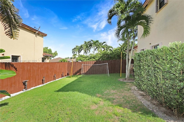 view of yard featuring a fenced backyard